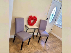 Cozy Spacious, free parking, near it all